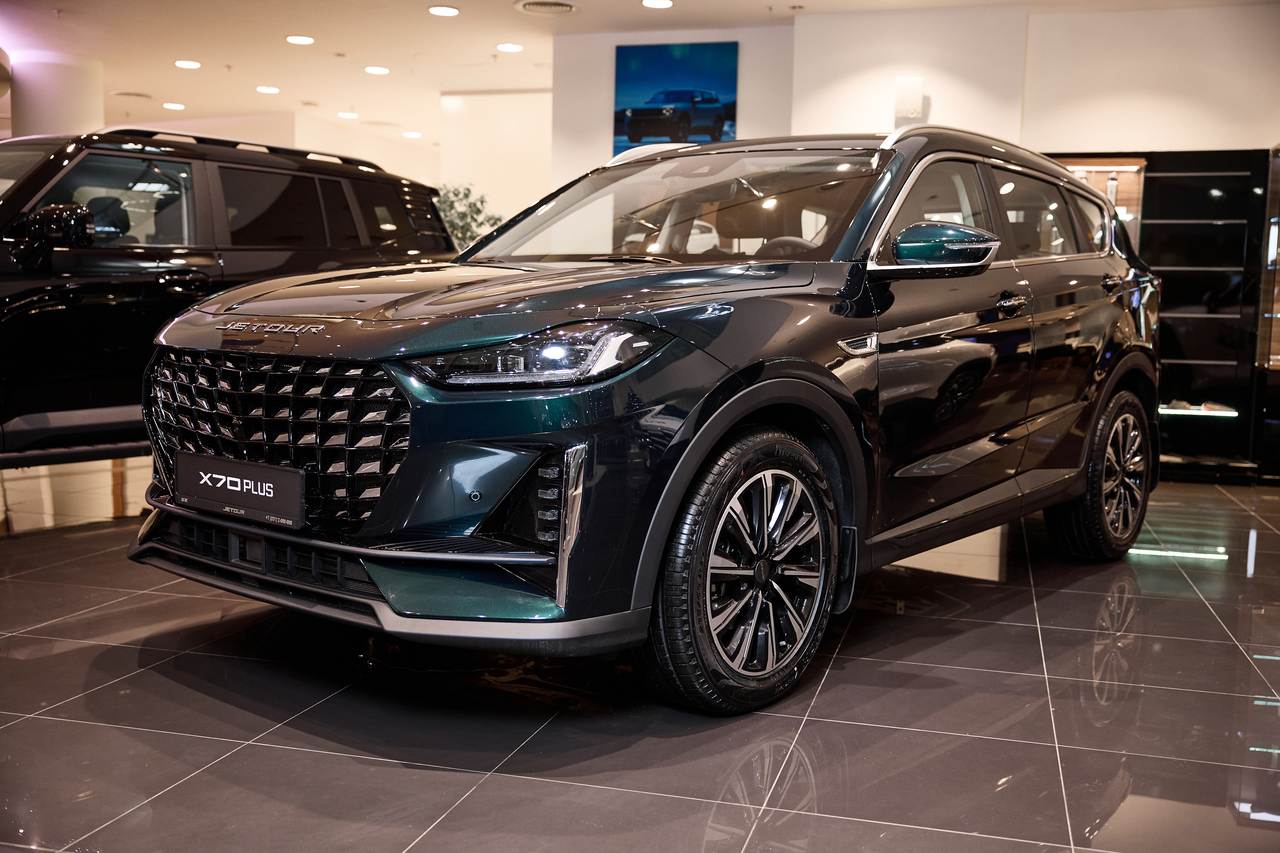 Jetour X70 Plus Престиж 1.6T 7 РКП 26 г.в.