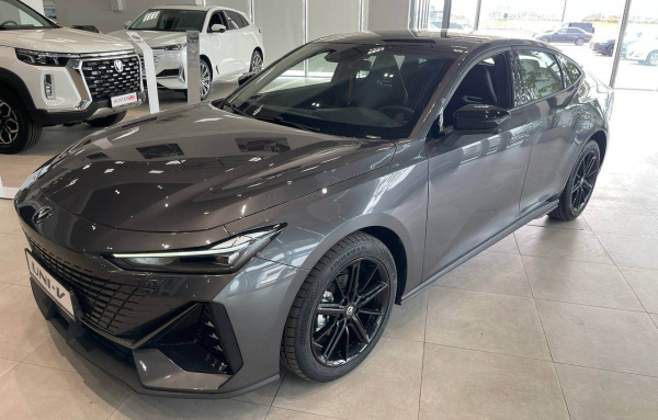 Changan UNI-V 1.5T робот. Техно 25 г.в