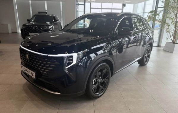 Changan UNI-S IV 1.5T робот. Техно 147 л.с. полный привод 26 г.в